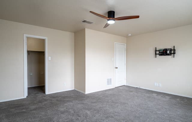3-bedroom rental at 7431 Cedar Farm in San Antonio, TX — photo 3