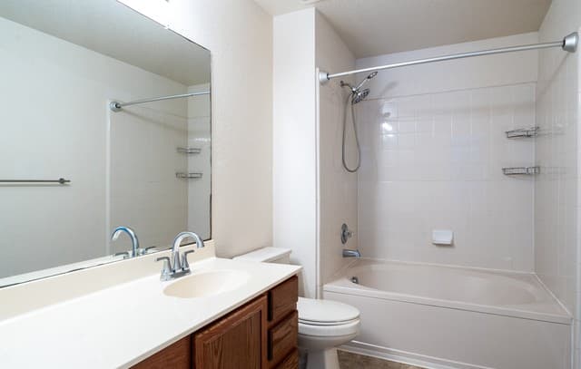 3-bedroom rental at 7431 Cedar Farm in San Antonio, TX — photo 4