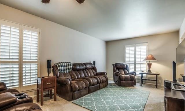 2-bedroom rental at 342 E Terra Alta in San Antonio, TX — photo 3