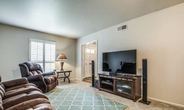2-bedroom rental at 342 E Terra Alta in San Antonio, TX — photo 4