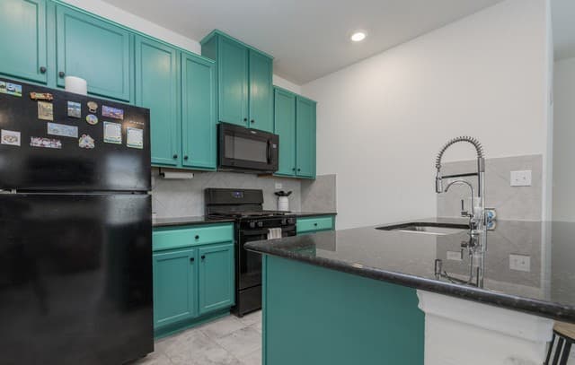 3-bedroom rental at 6422 Hibiscus Falls in San Antonio, TX — photo 5