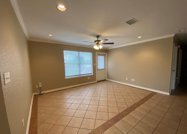 3-bedroom rental at 11447 Creek Eagle in San Antonio, TX — photo 2