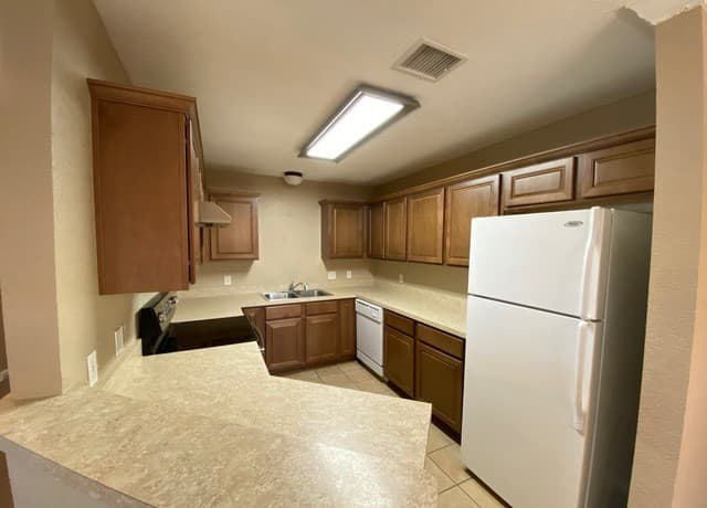 3-bedroom rental at 11447 Creek Eagle in San Antonio, TX — photo 4