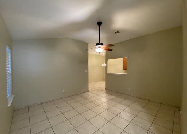 2-bedroom rental at 1411 Martin Unit A in Pleasanton TX