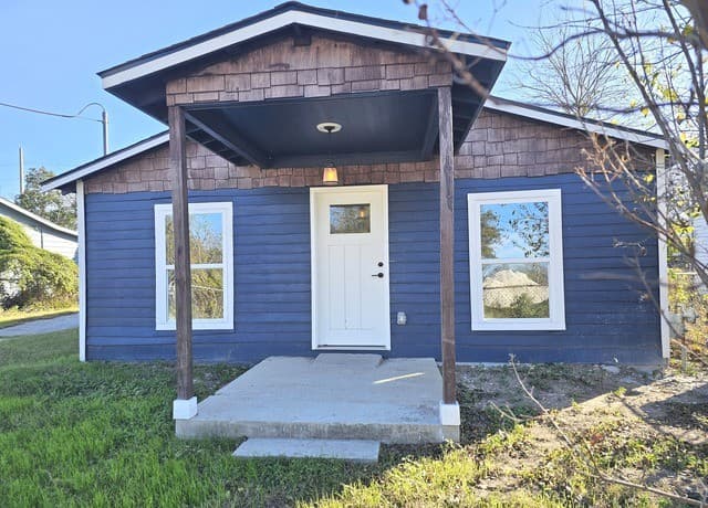 3-bedroom rental at 1360 Essex St in San Antonio TX
