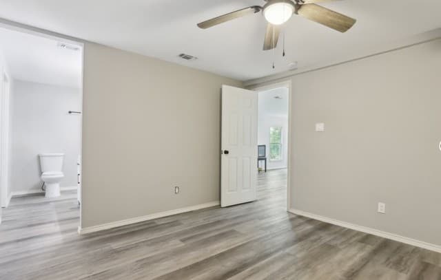 3-bedroom rental at 1360 Essex St in San Antonio, TX — photo 5