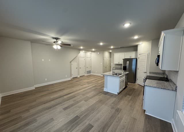 3-bedroom rental at 7153 Magnolia Crk Unit 101 in San Antonio, TX — photo 3