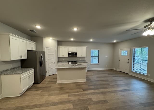 3-bedroom rental at 7153 Magnolia Crk Unit 101 in San Antonio, TX — photo 5