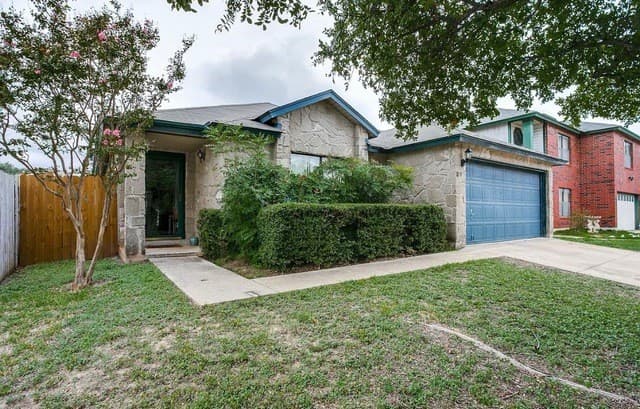 3-bedroom rental at 12515 Persimmon Fall in San Antonio, TX — photo 2