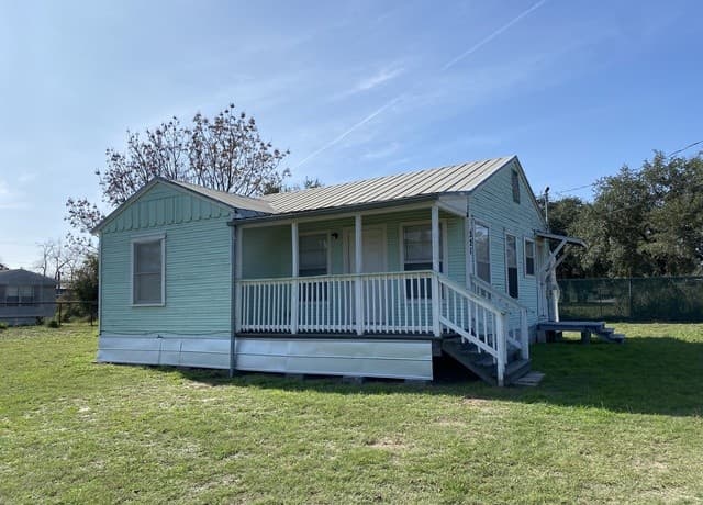2-bedroom rental at 321 Duck St in Pleasanton TX