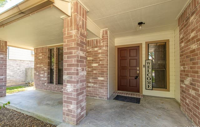 3-bedroom rental at 2717 Poplar Grove in Schertz, TX — photo 2