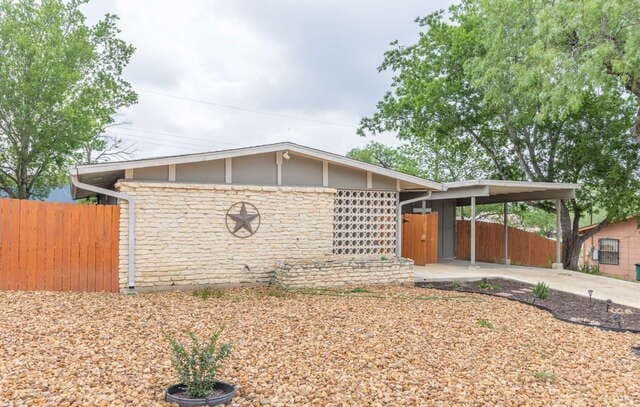 2-bedroom rental at 134 Lake Valley St in San Antonio, TX — photo 3