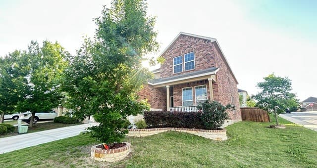 4-bedroom rental at 14003 Knob Crk in San Antonio, TX — photo 2