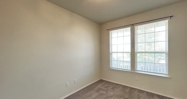 4-bedroom rental at 14003 Knob Crk in San Antonio, TX — photo 3