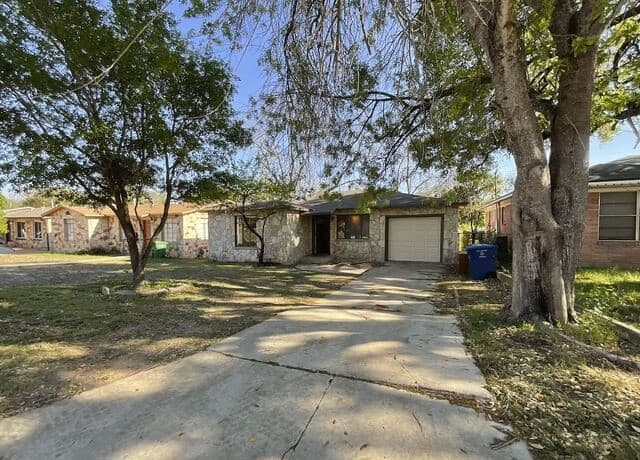 3-bedroom rental at 1124 Vanderbilt in San Antonio TX