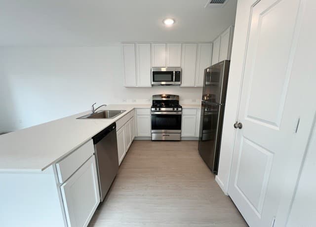 3-bedroom rental at 3008 Carnelian Trail in San Antonio, TX — photo 5