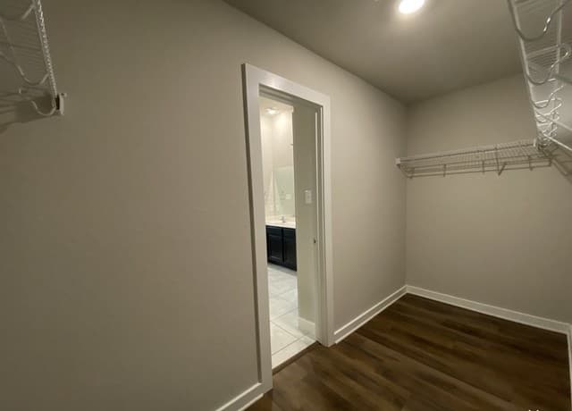 3-bedroom rental at 6015 Akin Stroll in San Antonio, TX — photo 3