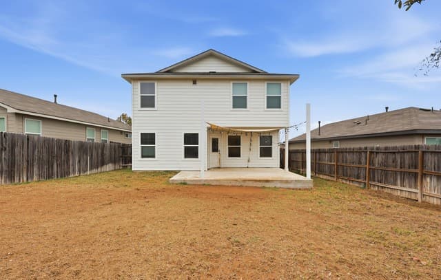 4-bedroom rental at 15426 Shortwing in San Antonio, TX — photo 2