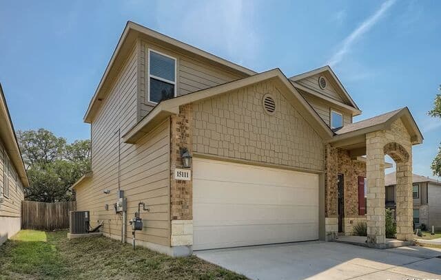 3-bedroom rental at 15111 Pandion Dr in San Antonio, TX — photo 2