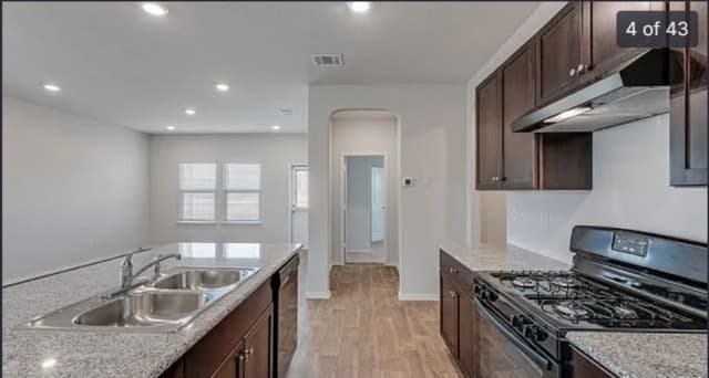 5-bedroom rental at 5812 Bailey Downs in San Antonio, TX — photo 3