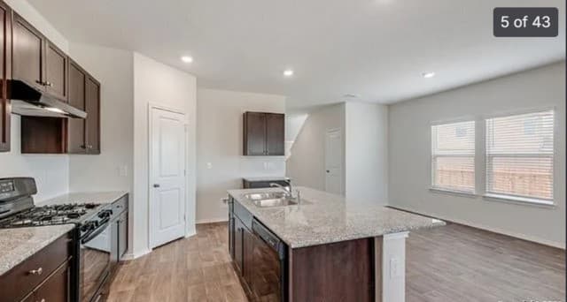5-bedroom rental at 5812 Bailey Downs in San Antonio, TX — photo 4