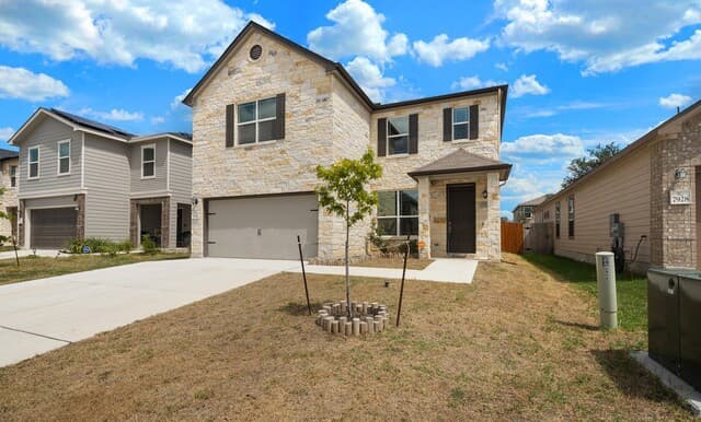 3-bedroom rental at 7932 Broussard in San Antonio, TX — photo 2