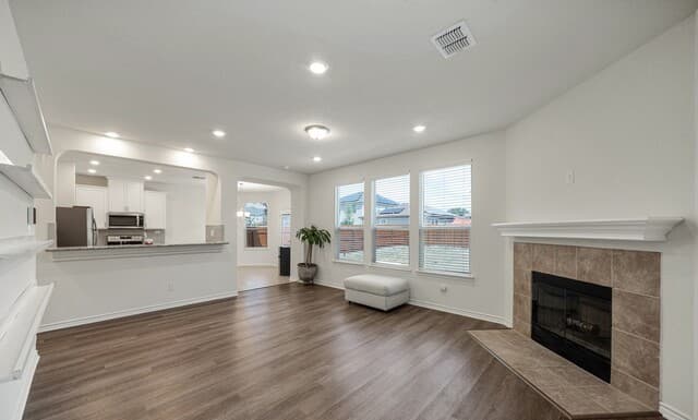 3-bedroom rental at 7932 Broussard in San Antonio, TX — photo 3