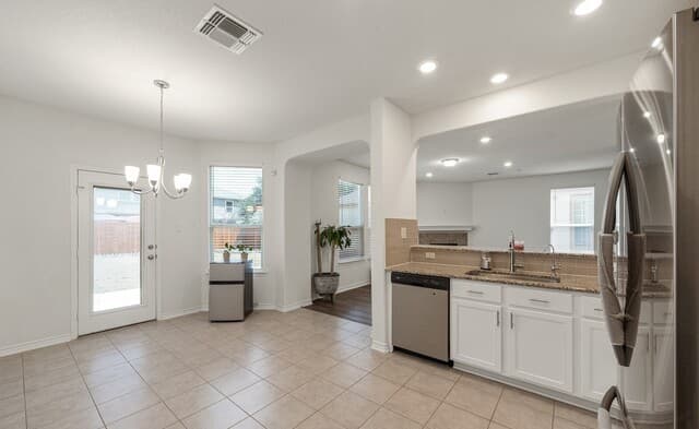 3-bedroom rental at 7932 Broussard in San Antonio, TX — photo 5