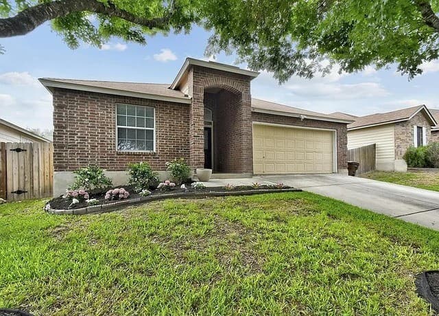 4-bedroom rental at 2247 Red Rock Xing in San Antonio, TX — photo 2