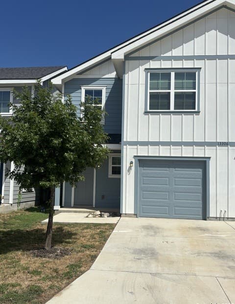3-bedroom rental at 13314 Stadium Cove Unit 102 in San Antonio, TX — photo 2