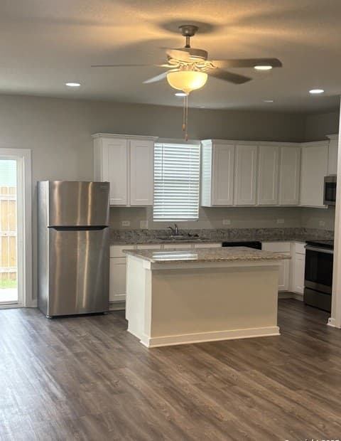 3-bedroom rental at 13314 Stadium Cove Unit 102 in San Antonio, TX — photo 4