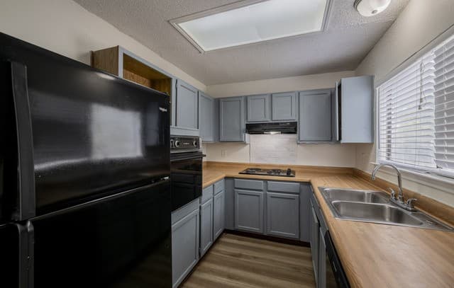 3-bedroom rental at 4058 Mystic Sunrise Dr in San Antonio, TX — photo 4