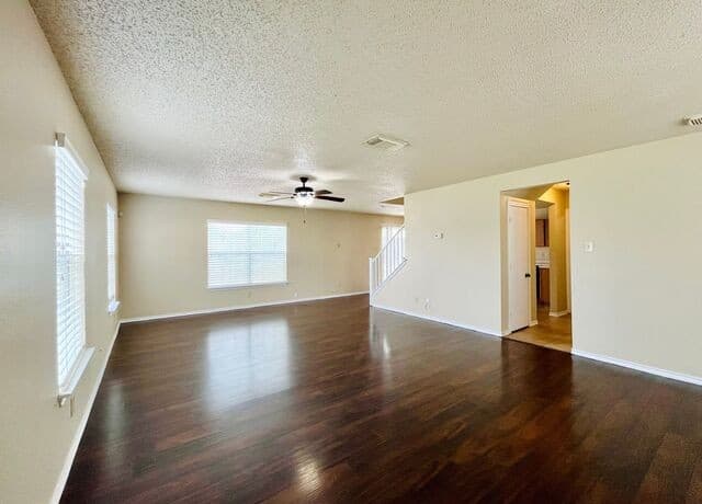 3-bedroom rental at 6106 Secret Shores in San Antonio, TX — photo 4