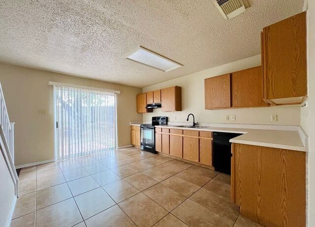 3-bedroom rental at 6106 Secret Shores in San Antonio, TX — photo 5