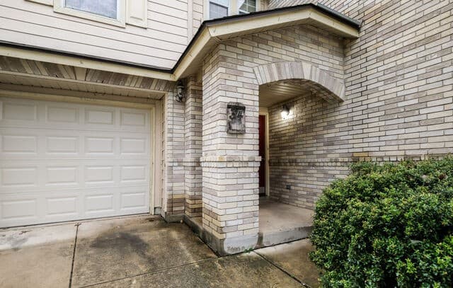3-bedroom rental at 34 Basin Elm in San Antonio, TX — photo 3