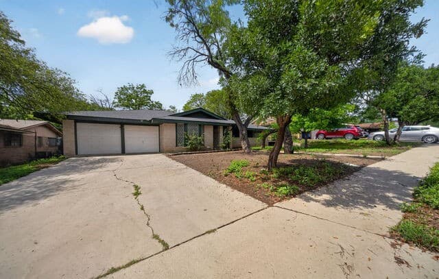 3-bedroom rental at 3743 Newrock Dr in San Antonio, TX — photo 2