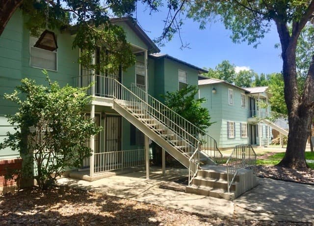 1-bedroom rental at 805 Eleanor Ave Unit B in San Antonio, TX — photo 2