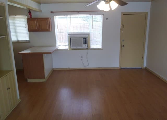 1-bedroom rental at 805 Eleanor Ave Unit B in San Antonio, TX — photo 3