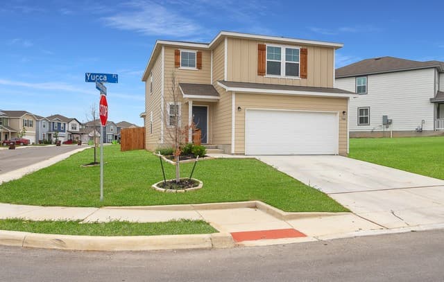 4-bedroom rental at 7360 Yucca Pl in San Antonio, TX — photo 2