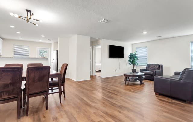 4-bedroom rental at 7360 Yucca Pl in San Antonio, TX — photo 4