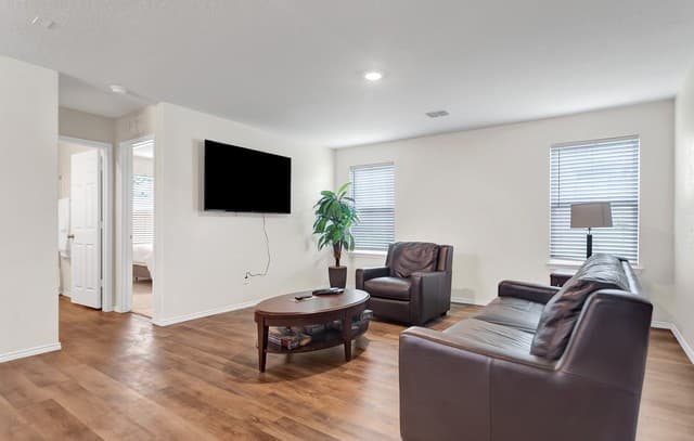 4-bedroom rental at 7360 Yucca Pl in San Antonio, TX — photo 5