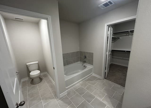 4-bedroom rental at 22626 Double Bogey in San Antonio, TX — photo 3
