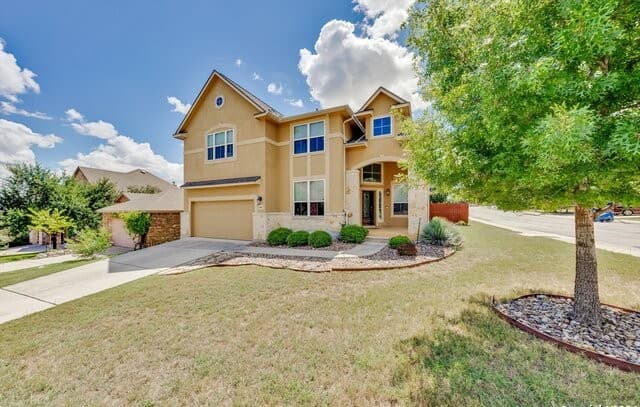 5-bedroom rental at 23902 Alpine Ldg in San Antonio, TX — photo 2