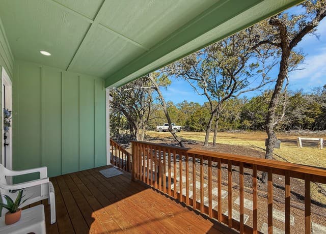 2-bedroom rental at 656 Skyline Dr in Bandera, TX — photo 4