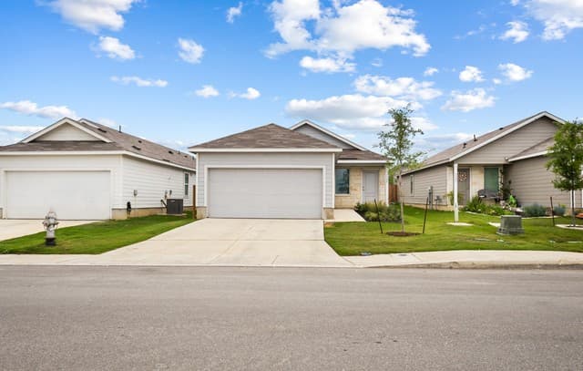 3-bedroom rental at 1355 Neria Loop in San Antonio, TX — photo 2