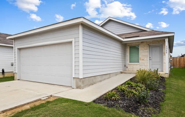 3-bedroom rental at 1355 Neria Loop in San Antonio, TX — photo 3