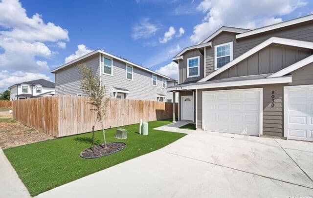 3-bedroom rental at 8030 Dial Ike Dr Unit 502 in San Antonio, TX — photo 2