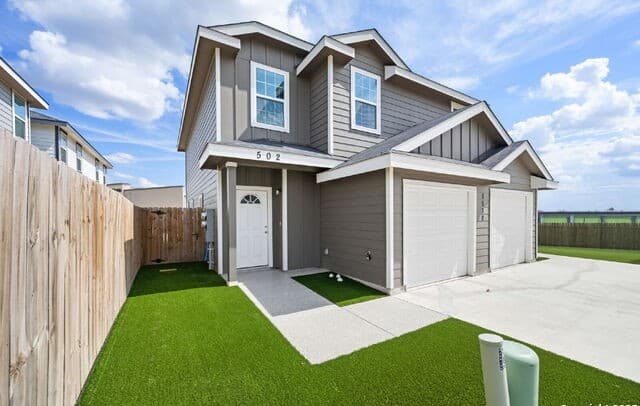 3-bedroom rental at 8030 Dial Ike Dr Unit 502 in San Antonio, TX — photo 3