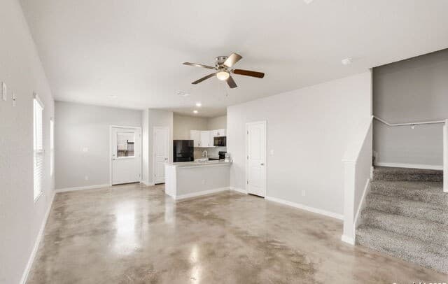 3-bedroom rental at 8030 Dial Ike Dr Unit 502 in San Antonio, TX — photo 4