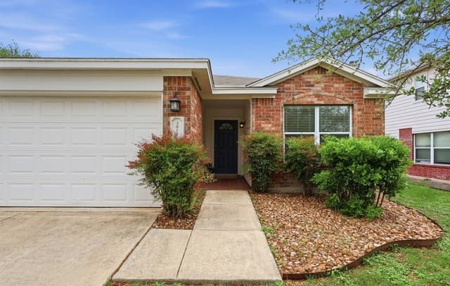 3-bedroom rental at 2339 Castello in San Antonio, TX — photo 2